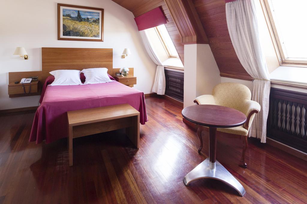 Hotel Valencia แฟร์โรล ภายนอก รูปภาพ